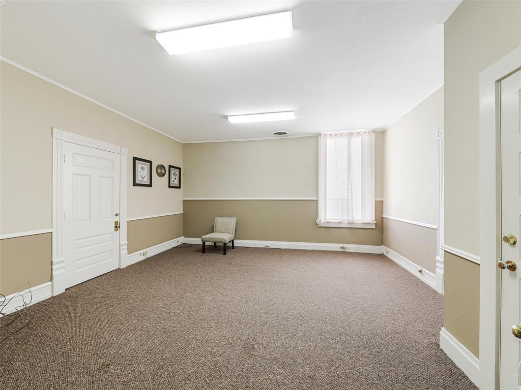 109-111 N Travis Street - Photo 11