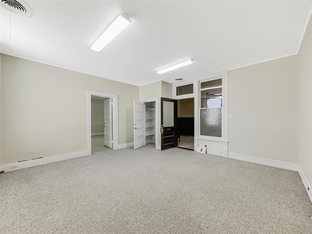109-111 N Travis Street - Photo 12