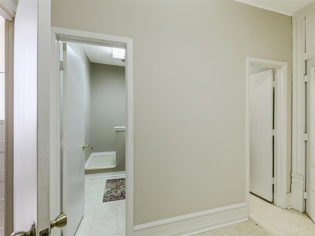 109-111 N Travis Street - Photo 17