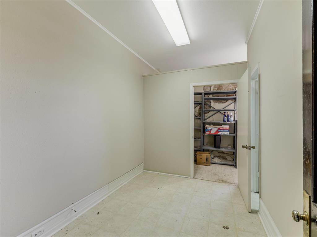 109-111 N Travis Street - Photo 18