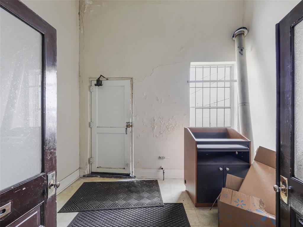 109-111 N Travis Street - Photo 19