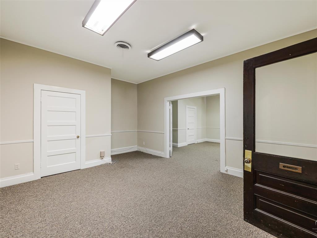 109-111 N Travis Street - Photo 22