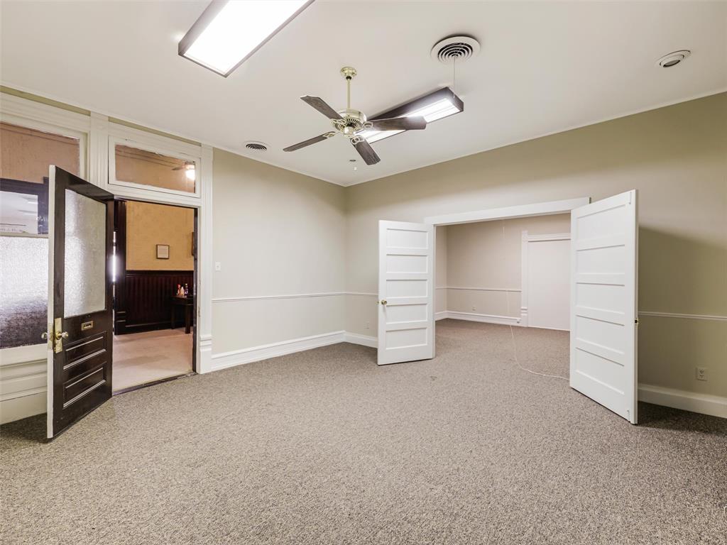 109-111 N Travis Street - Photo 24