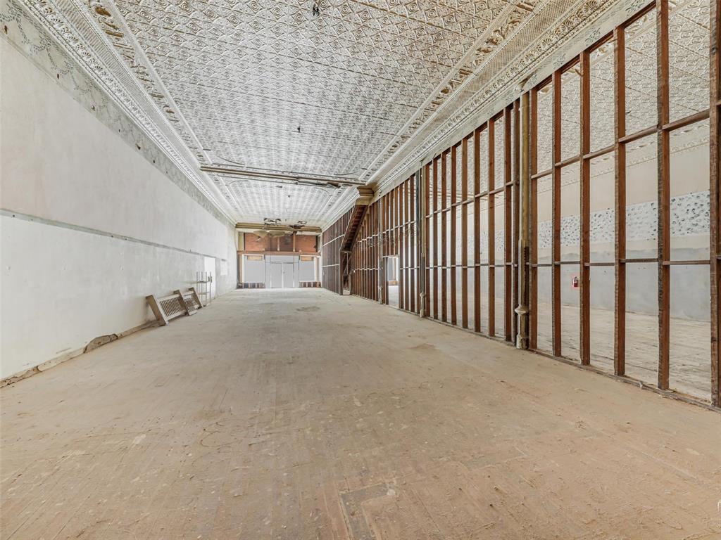 109-111 N Travis Street - Photo 29
