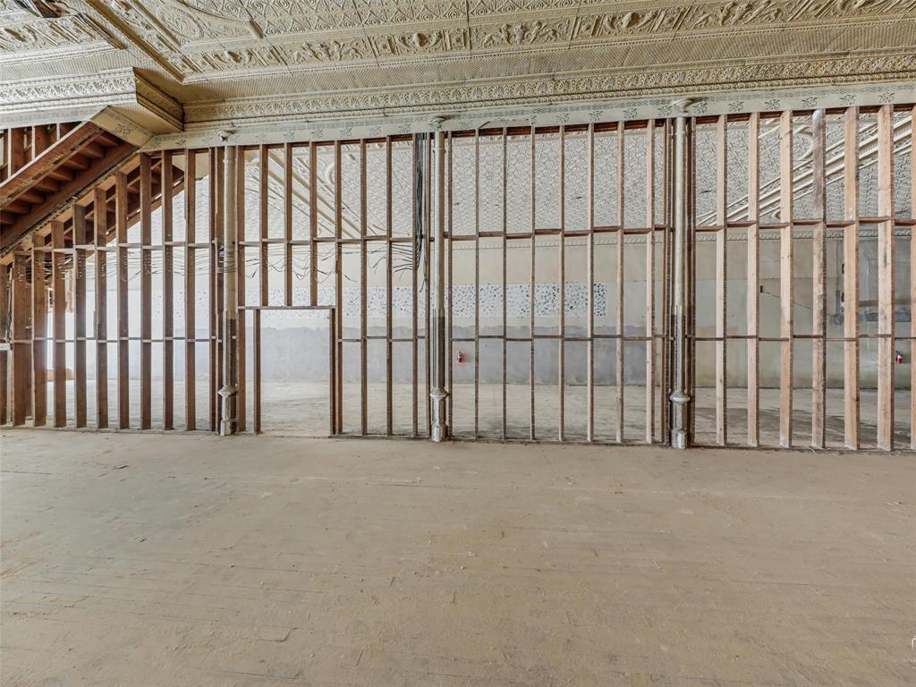 109-111 N Travis Street - Photo 30