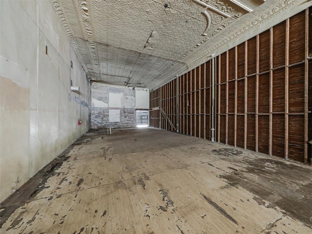 109-111 N Travis Street - Photo 36