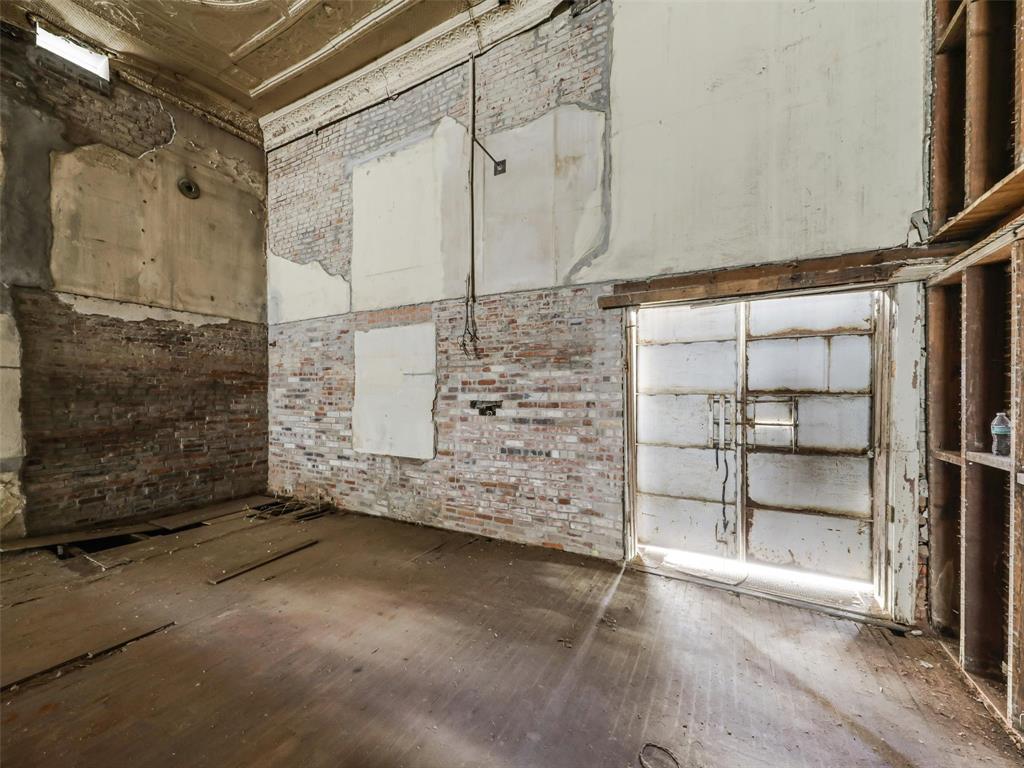109-111 N Travis Street - Photo 37