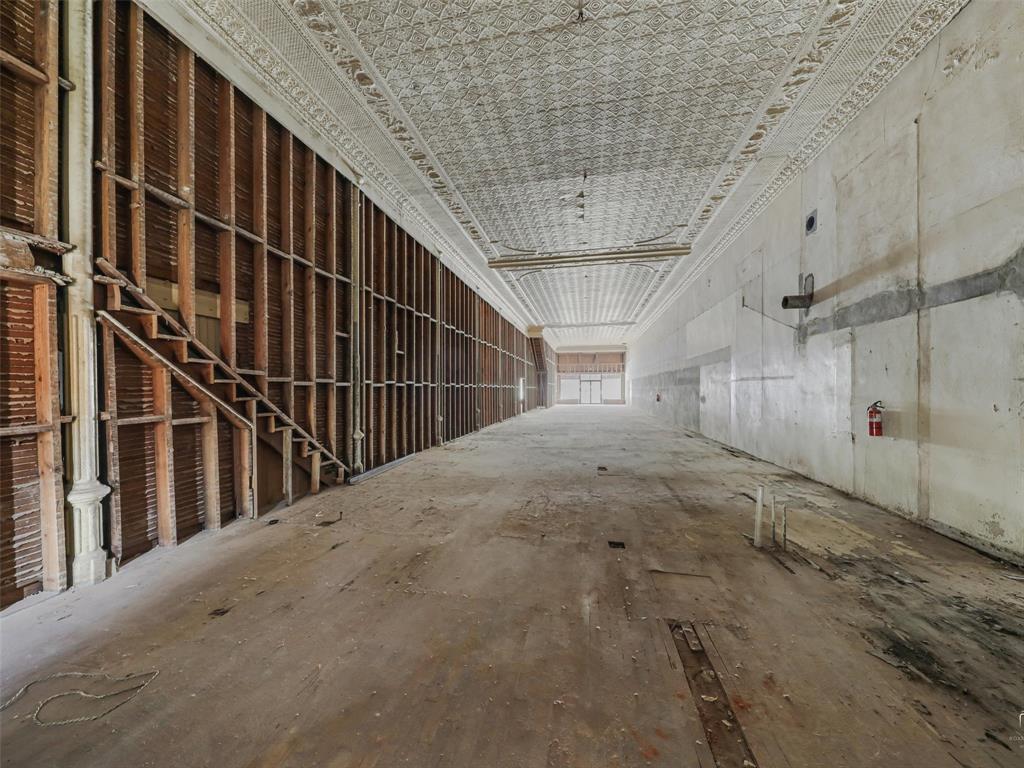109-111 N Travis Street - Photo 38