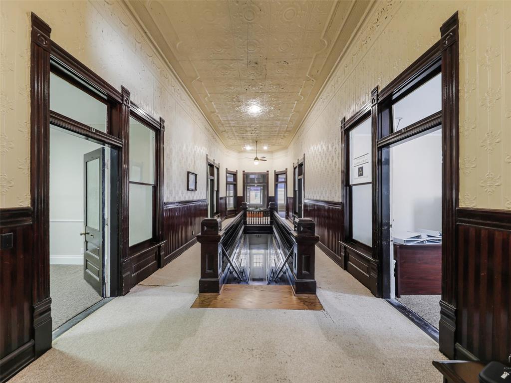 109-111 N Travis Street - Photo 8