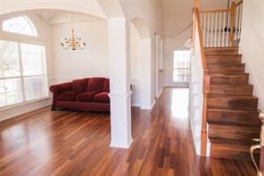 404 Belmont Court - Photo 3
