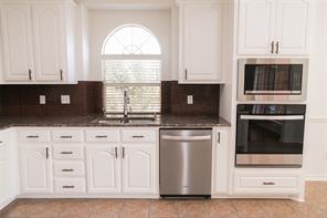 404 Belmont Court - Photo 9