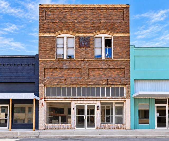 121 W Grand Street