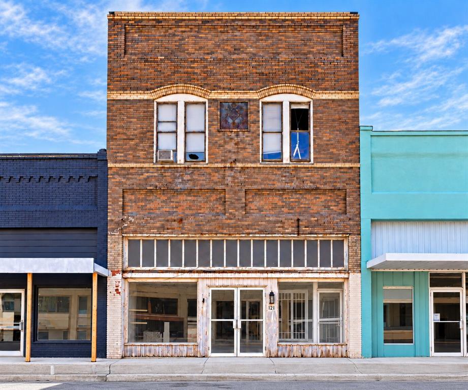 121 W Grand Street - Photo 1