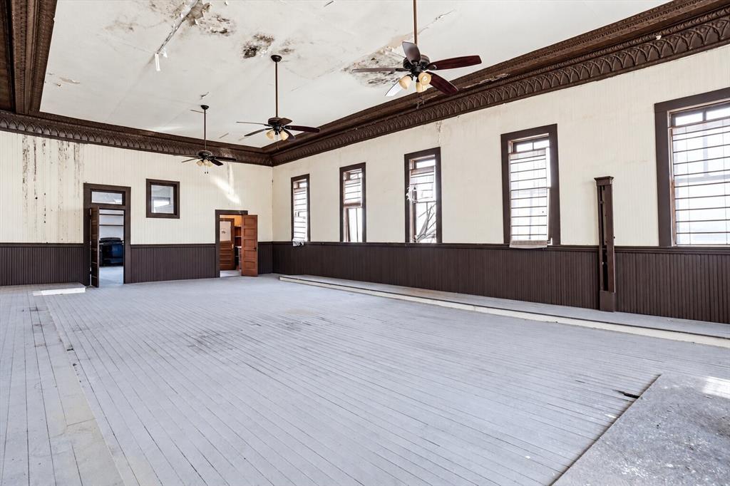 121 W Grand Street - Photo 11
