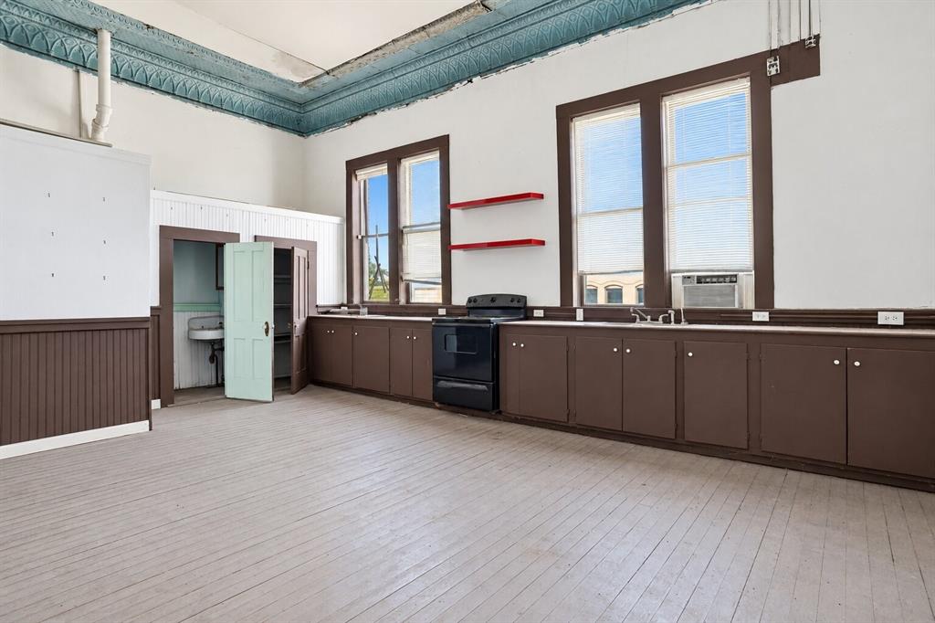 121 W Grand Street - Photo 13