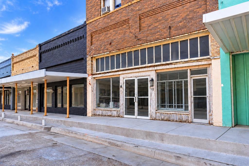 121 W Grand Street - Photo 2