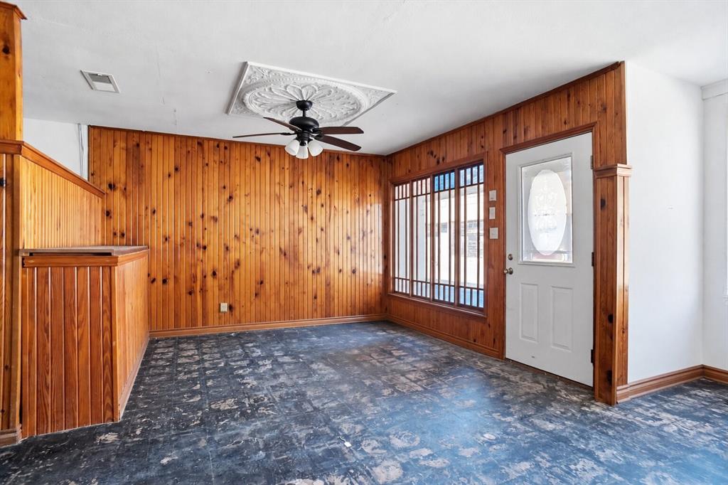 121 W Grand Street - Photo 3