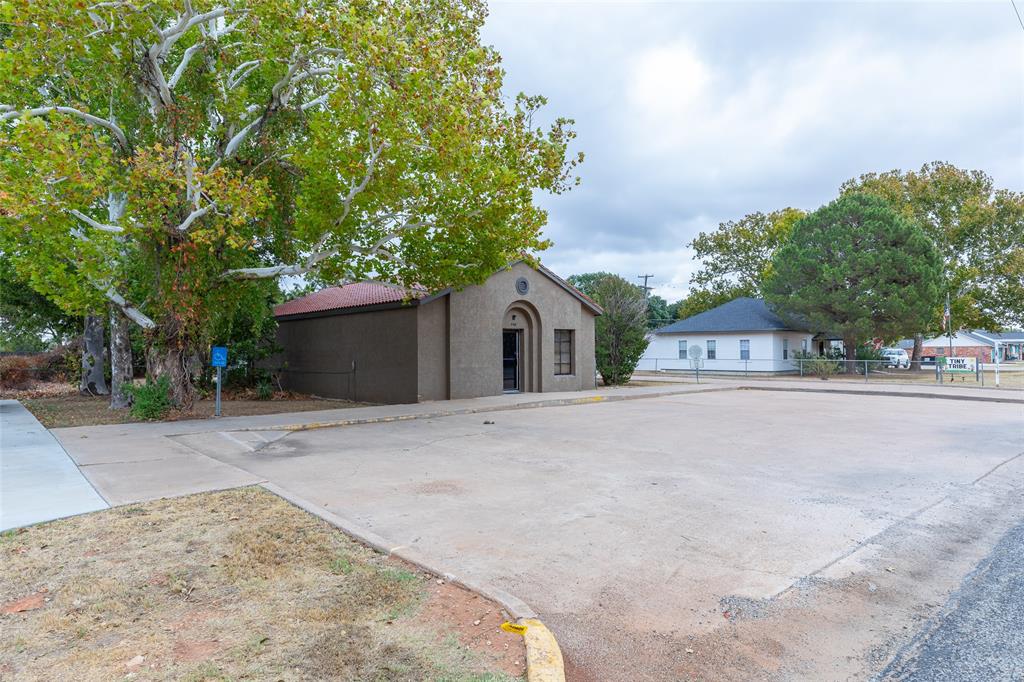 710 Graham Street - Photo 1