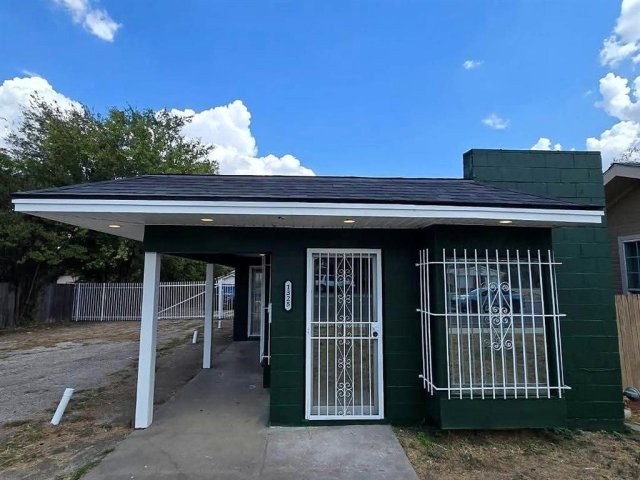 1325 S Riverside Drive