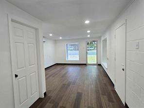 1325 S Riverside Drive - Photo 11