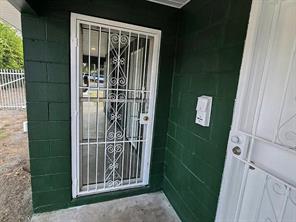 1325 S Riverside Drive - Photo 3