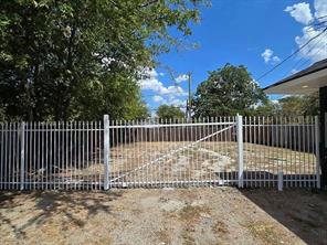 1325 S Riverside Drive - Photo 4