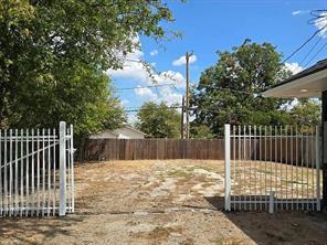 1325 S Riverside Drive - Photo 5