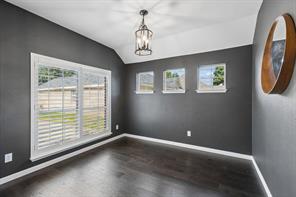 1592 Mahogany Drive - Photo 3