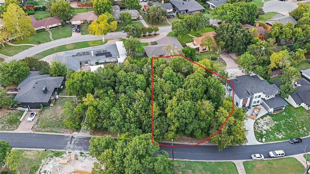 923 Brookwood Drive - Photo 1