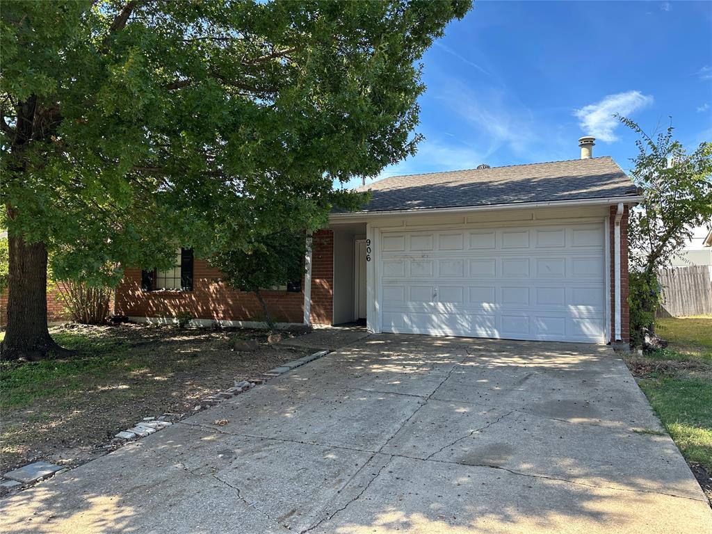 906 Hawthorne Drive - Photo 1