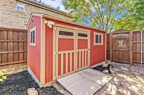 1410 Macrae Court - Photo 38
