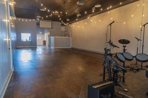 417 E Wallace Street - Photo 2