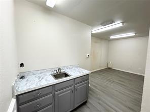440 S Hillcrest Drive - Photo 10