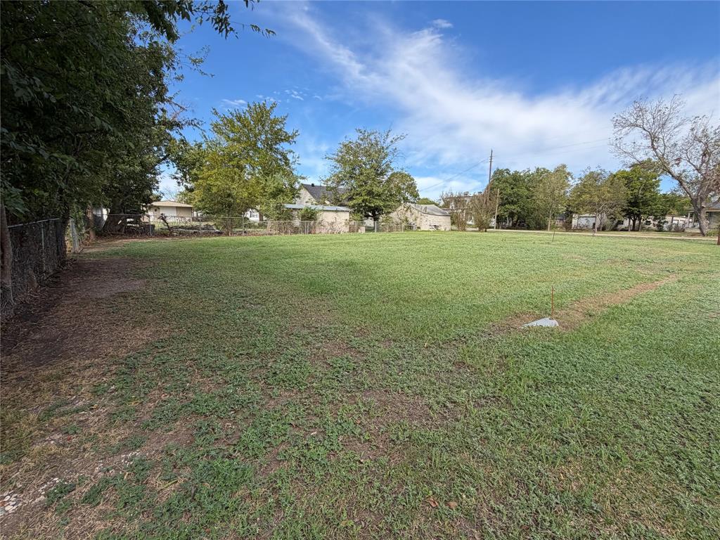 704 Poplar Street - Photo 3