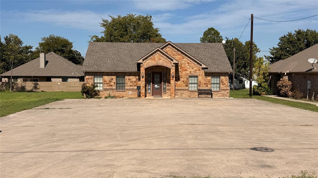 305 W Rock Island Avenue - Photo 1