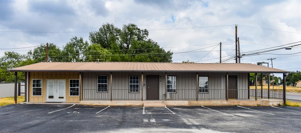 814 W Broadway - Photo 1