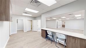 814 W Broadway - Photo 8