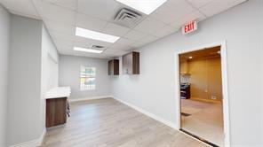 814 W Broadway - Photo 9