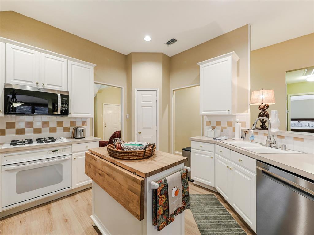 9021 Azinger Drive - Photo 10