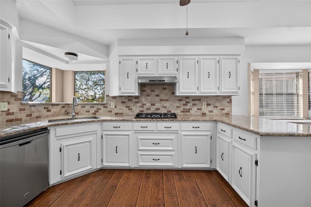 1237 STONEWALL Street - Photo 4