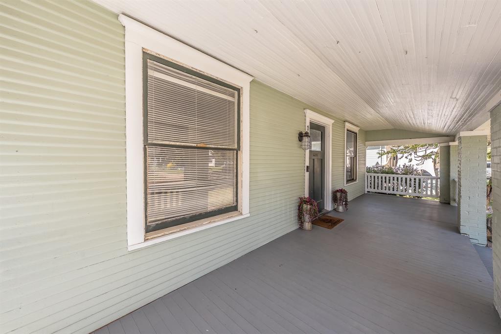 1928 Fairmount Avenue - Photo 3