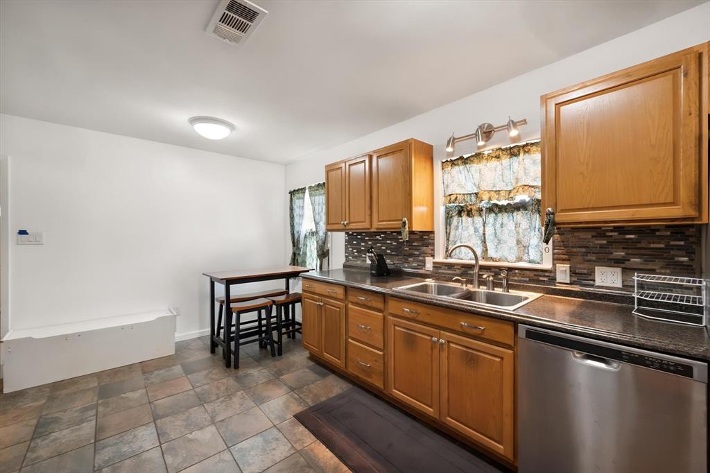 405 Moody Street - Photo 14