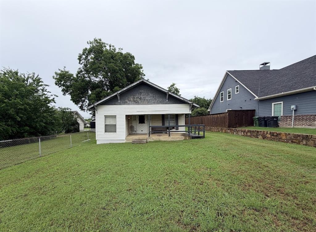 105 E 3rd Street - Photo 1