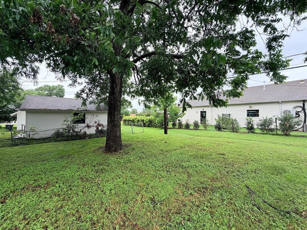 105 E 3rd Street - Photo 5