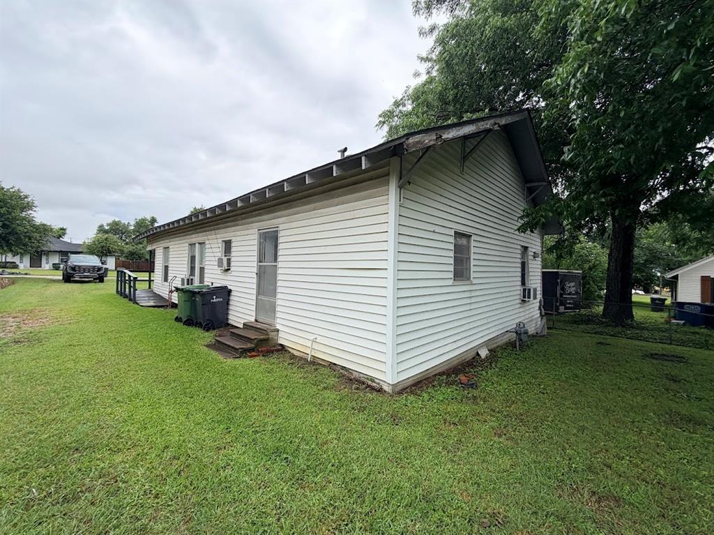 105 E 3rd Street - Photo 8