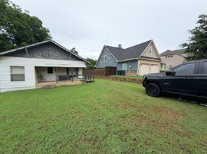 105 E 3RD Street - Photo 3