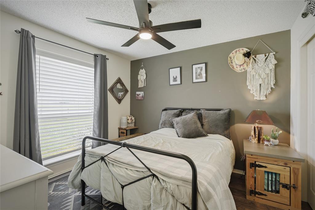 501 N Van Zandt Street - Photo 18