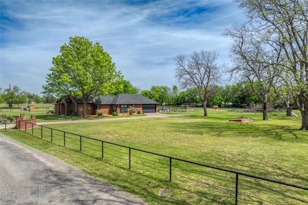 501 N Van Zandt Street - Photo 2