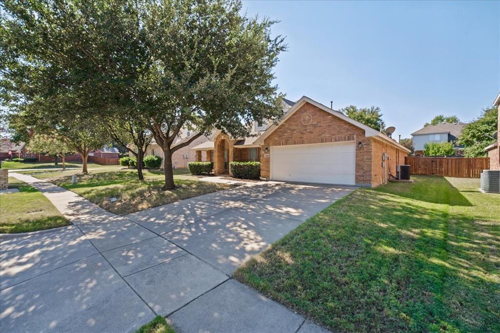 1403 Lowes Farm Parkway - Photo 2