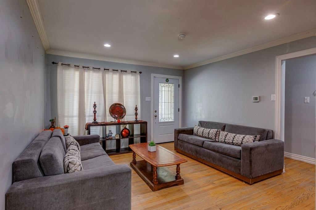1600 Summit Street - Photo 4